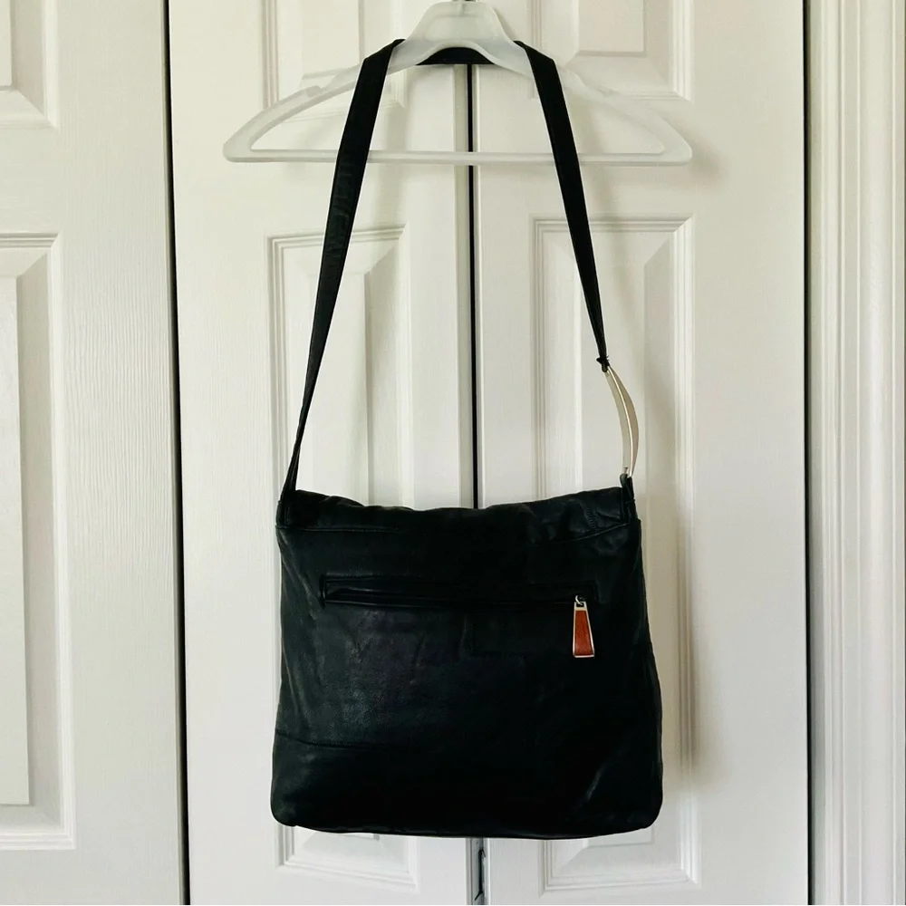 VTG SHARIF BLK Soft Buttery Leather Crossbody Book/PurseMetal&Rosewood Accents
